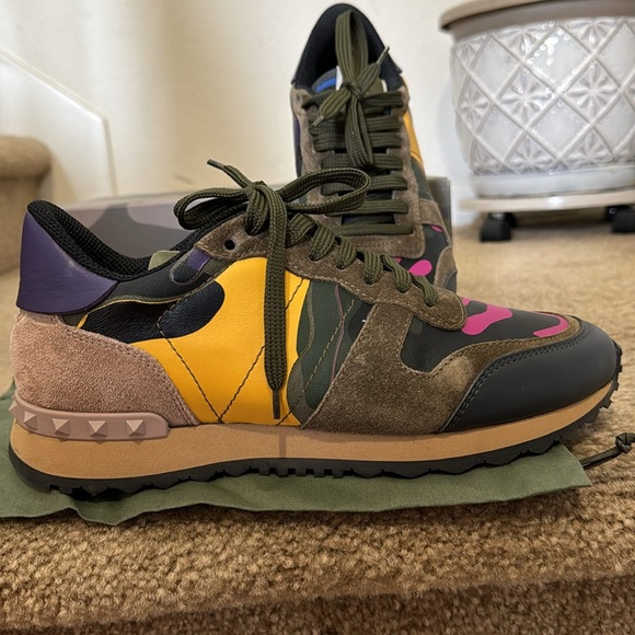 Consigned!!SALE PRICE!! Today only!! Authentic Valentino Garavani Sneakers - Picture 2 of 8